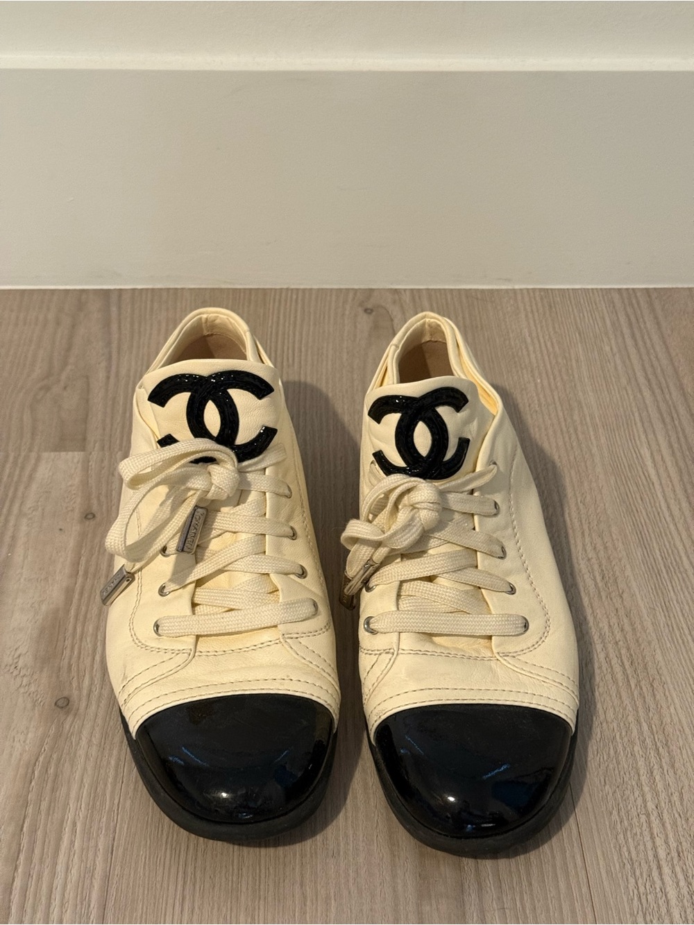 CHANEL Cream and Black Low-Top Logo Sneakers